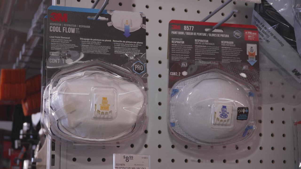 Магазин Ace Hardware в Леммон-Вэлли обеспечивает жителей генераторами и средствами пожаробезопасности