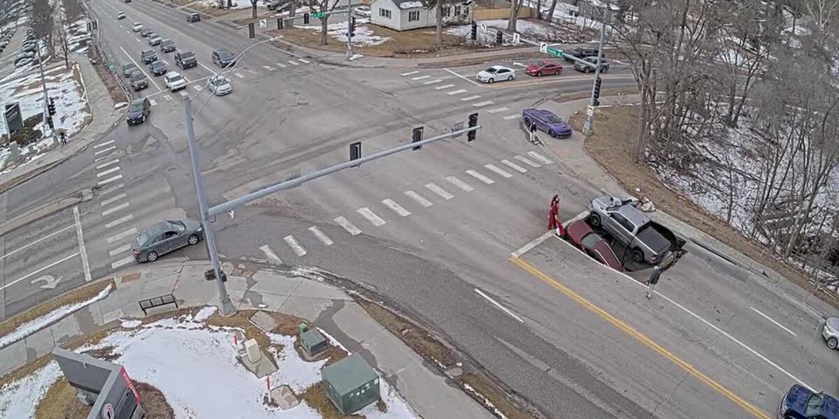Traffic camera shows moment 2 vehicles get caught in sinkhole at ...