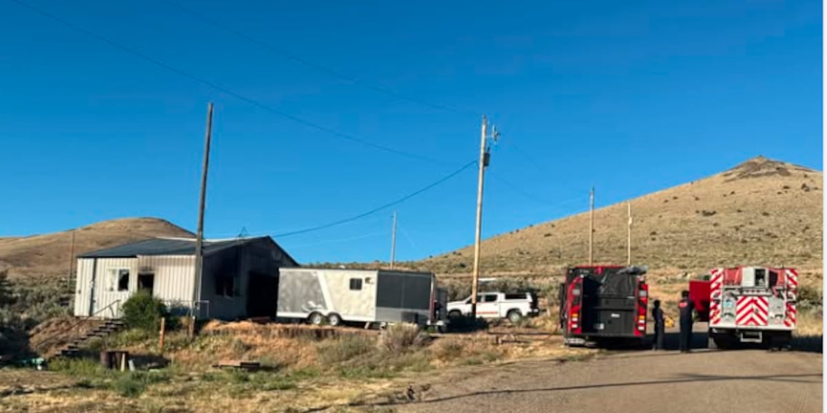 Firefighters knocked down a Mountain City garage blaze