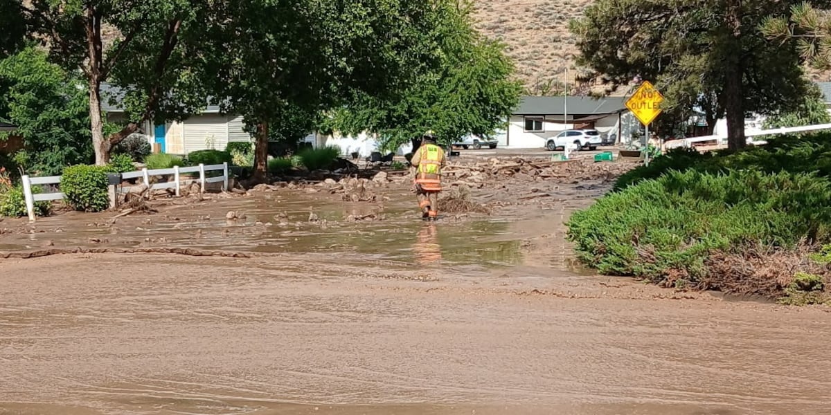 Mudslide impacts homes in Hidden Valley area