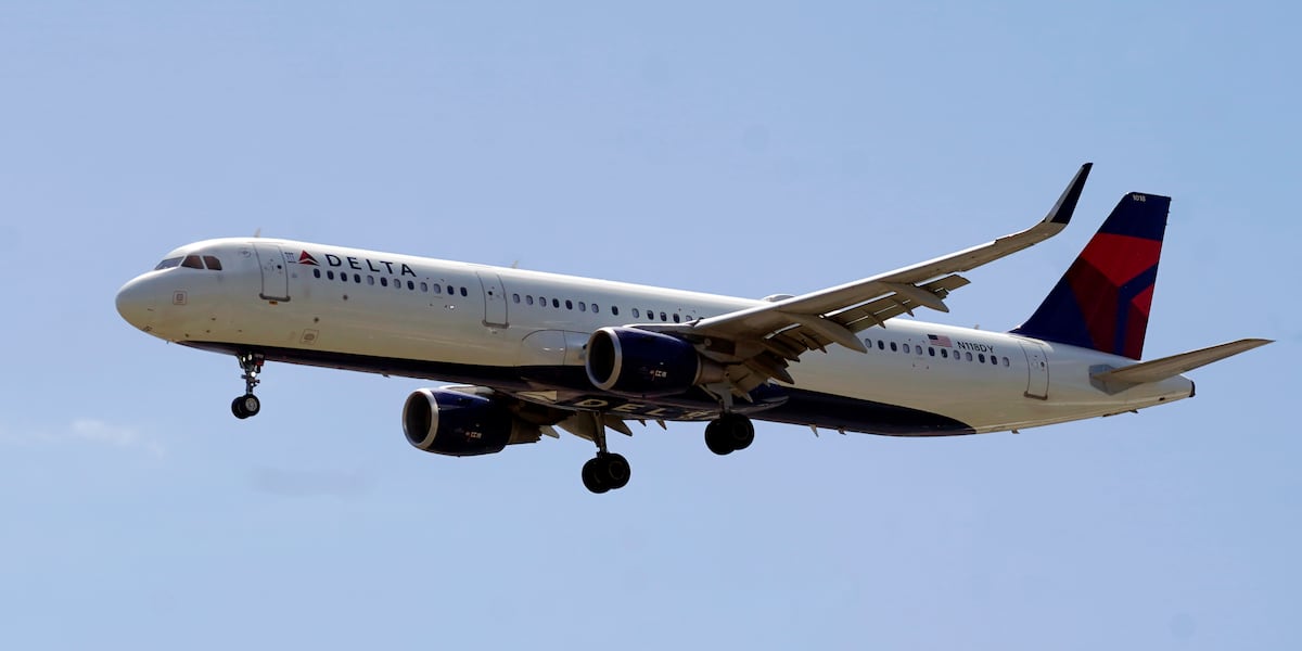 Delta, American planes were only 300 feet from colliding in Boston ...