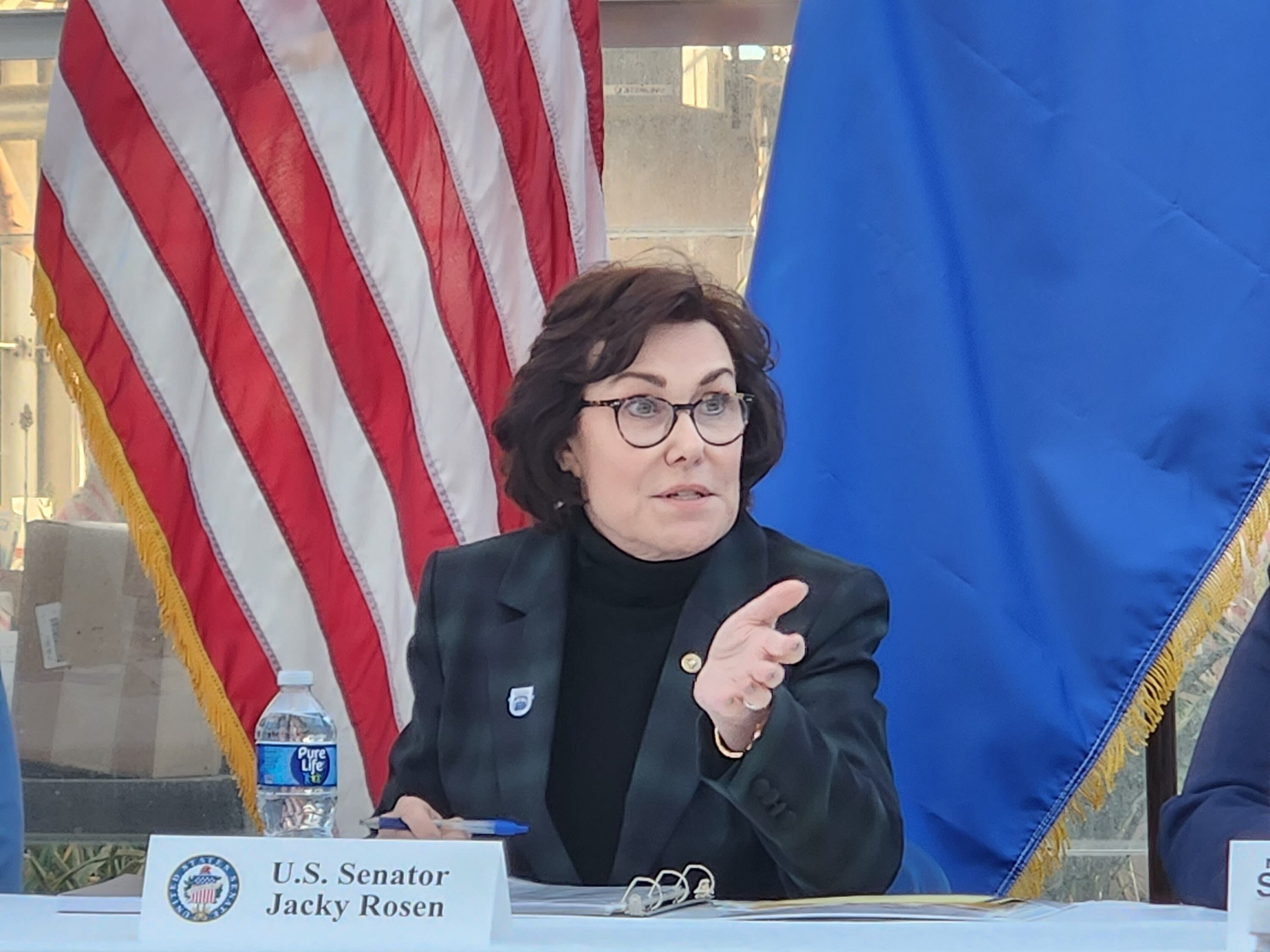 Rosen helps introduce bill paying military, federal employees during shutdown